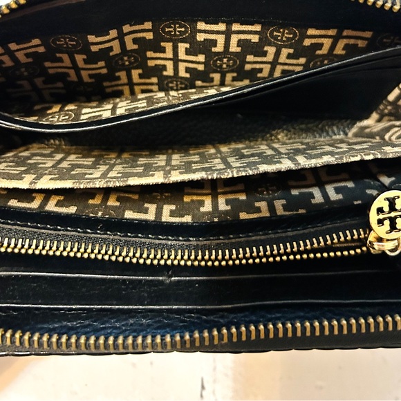 Tory Burch Black Croc-Embossed Long Zippy Wallet With Interior Logo Pattern - Picture 3 of 14